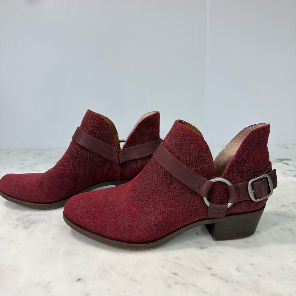 LUCKY BRAND Bernaeh Ankle Bootie Size 8M Red Buckle Cowgirl Moto Suede P… - Picture 7 of 15
